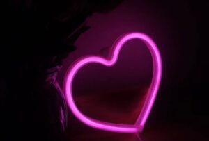 ניאון וייב לב ורוד חושני